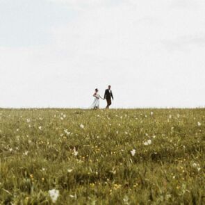 Elopement auf Wiese