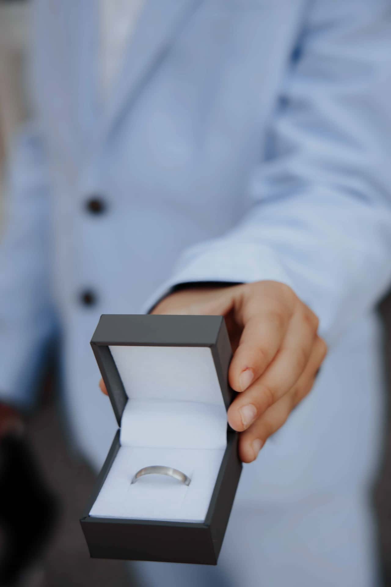 Intimer Moment zwischen Braut und Braeutigam bei einer Destination Wedding in Mallorca