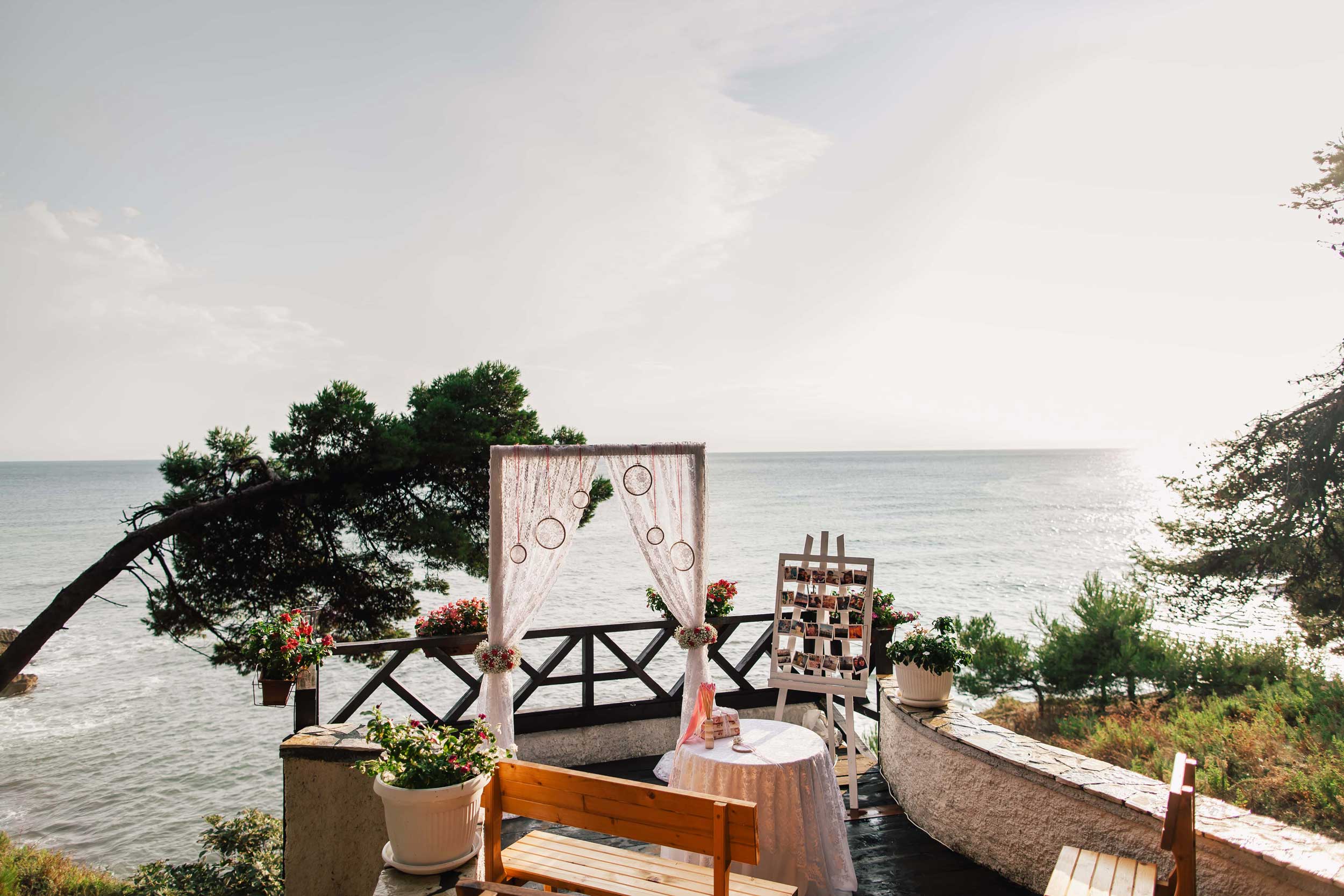 Emotionale Trauung unter freiem Himmel waehrend einer Hochzeit in Mallorca