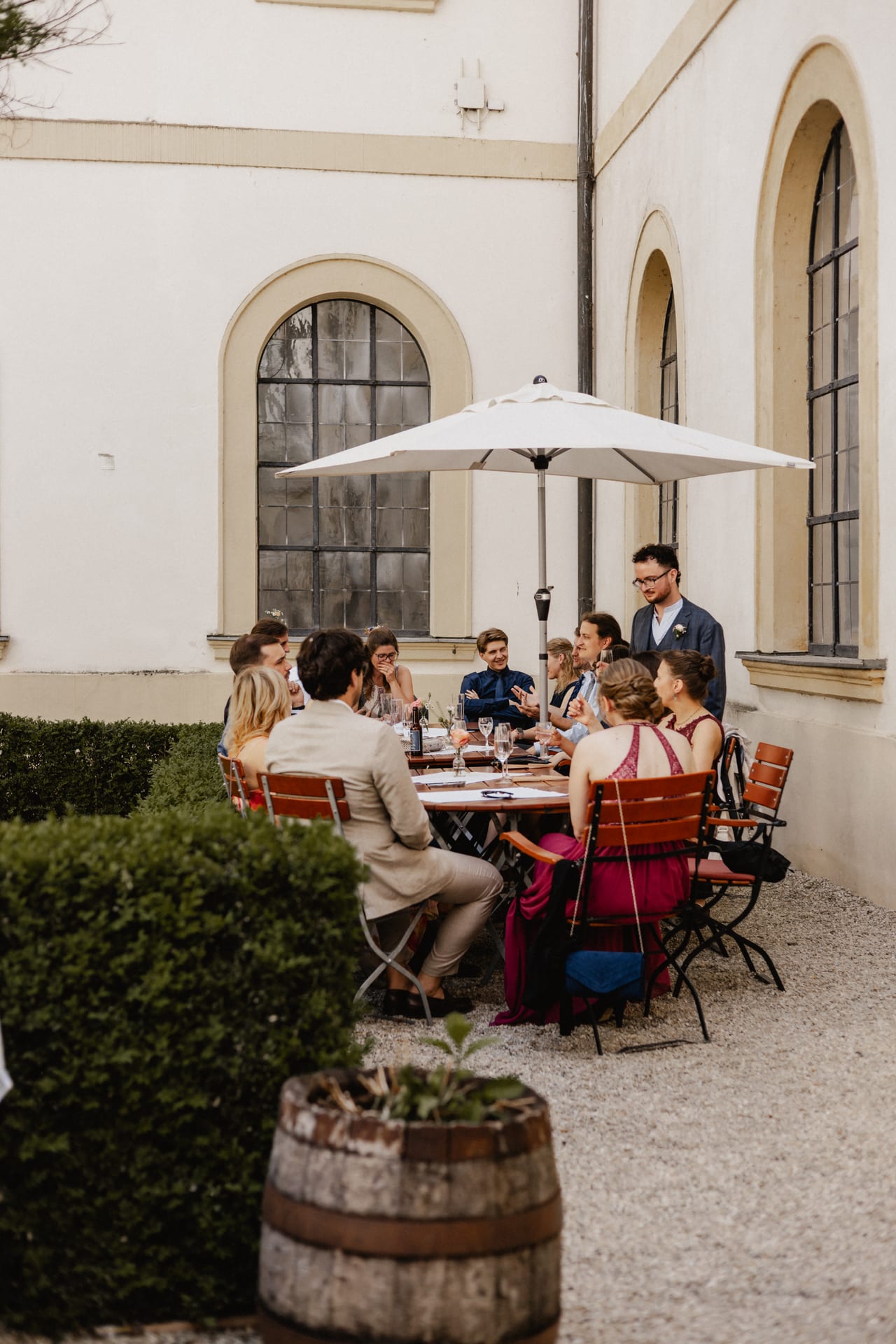 Auszug und Feierstimmung im das asam